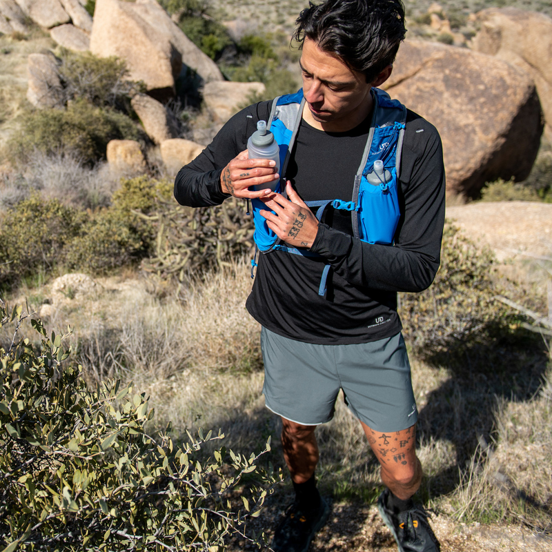 Ultimate Direction | Mountain Vest 6.0 | Hardlooprugzak | Heren | +2 Soft Flasks | Trail.nl