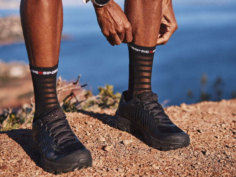 Compressport | Pro Racing Socks Run V4.0 Ultralight High | Hardloopsokken - Trail.nl